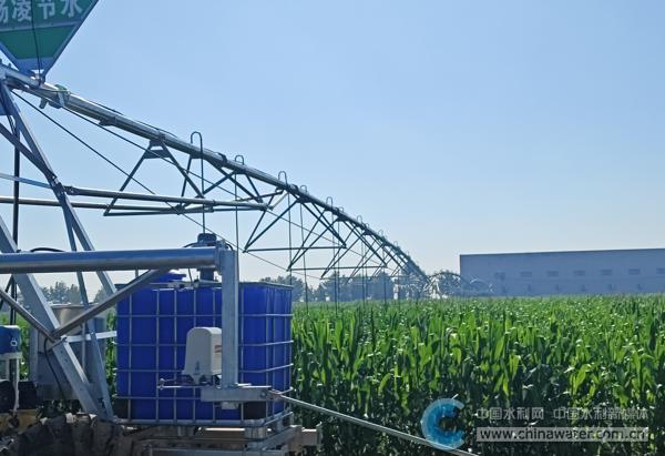 图1-合阳基地移动喷灌系统水肥一体化设施