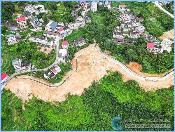 安溪县炭坑溪片区治涝工程截洪沟施工现场 本报通讯员 吴华涛 摄