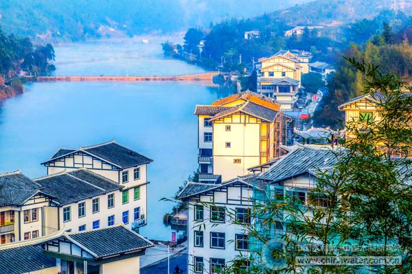 �»���ˮ����������������   ����ͨѶԱ ����Т ��.jpg