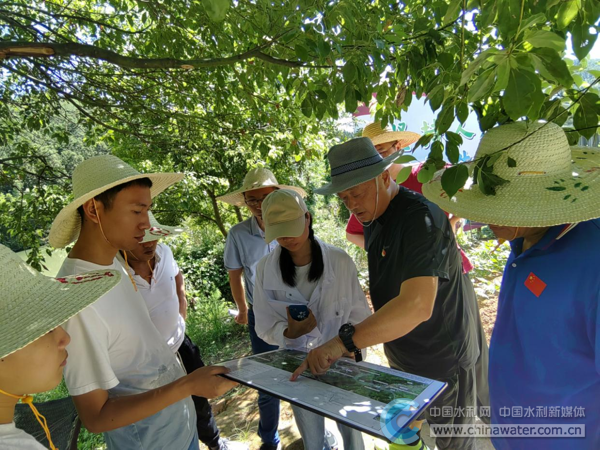 三明市水利局党员专家水利项目一线解难题