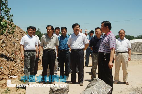 魏县县委书记齐景海,县长殷立君现场调研农田水利建设
