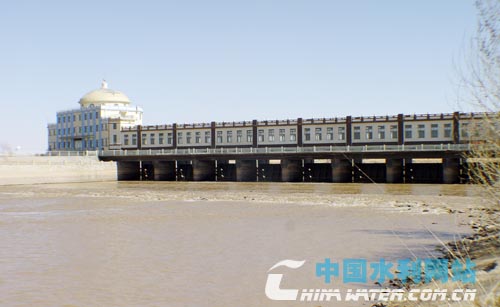 总干渠进水闸开闸
