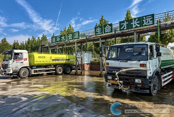 延安新区市政绿化再生水取水(记者 王伟 摄)