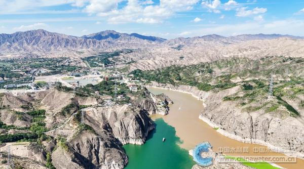 刘家峡水电站上游洮黄交汇处 刘家峡水电厂供图