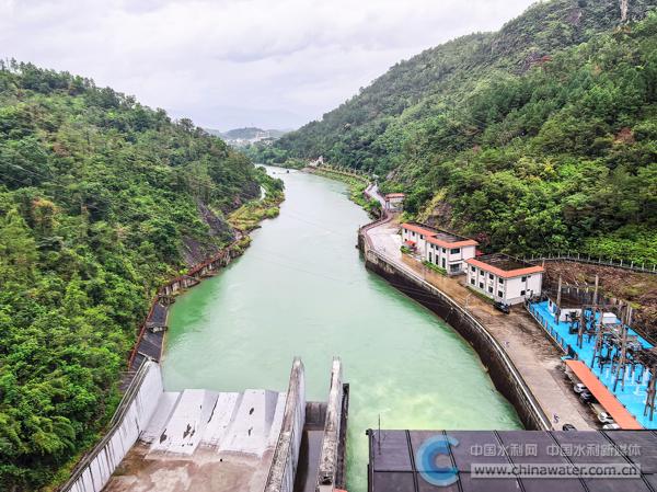 白盆珠水库预泄腾库,有效消纳短时强降雨带来的洪峰 本报记者 田慧莹 摄