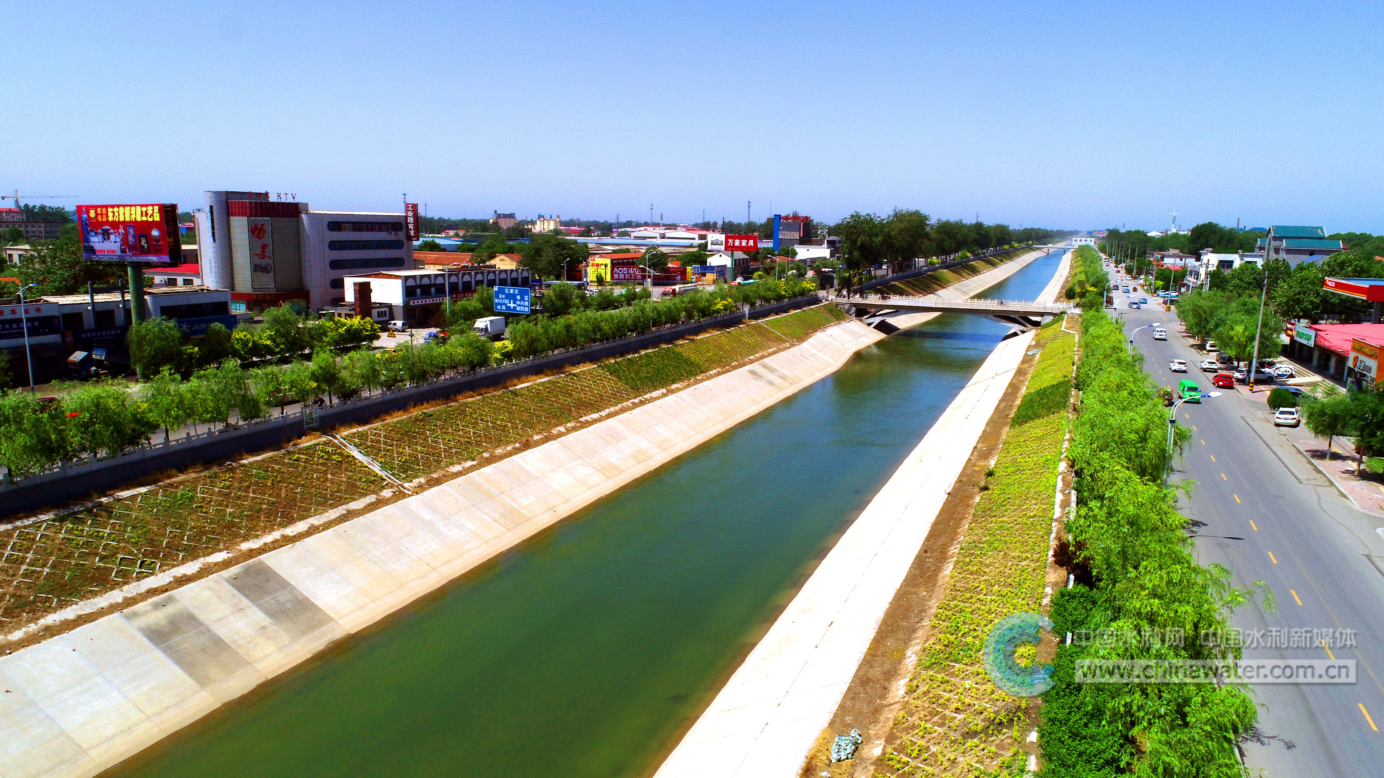 南水北调配套工程输水渠道 - 副本.jpg