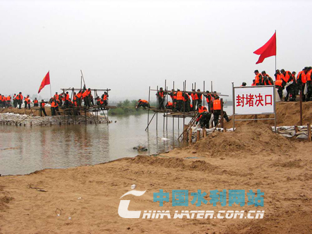 泉西)6月14日,山东省军区司令员谈文虎,政委南兵军,副司令员邬援军