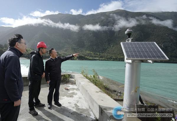 李国英调研错高堰塞湖治理和监测工作