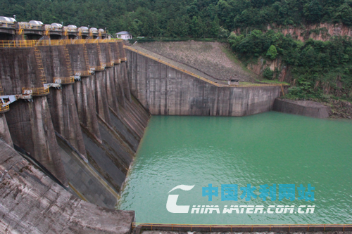 黄坛口水库已提前泄洪腾库迎峰黄坛口水库已提前泄洪腾库迎峰