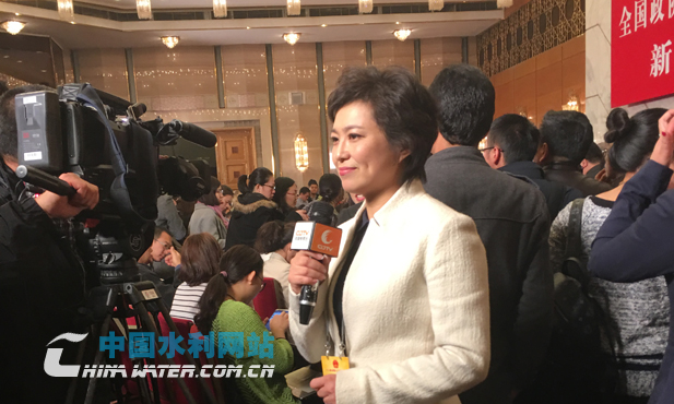 正在连线的记者